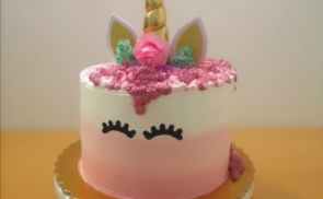 Eperkrémes ombre unikornis torta