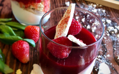 Vaníliás panna cotta málazselével