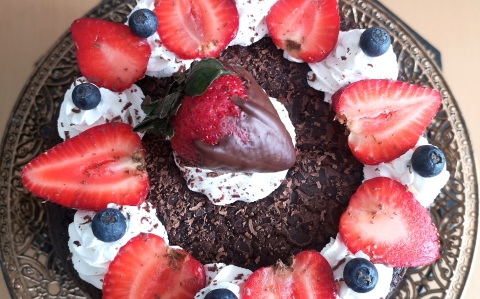 Gyors vaníliás-epres brownie torta