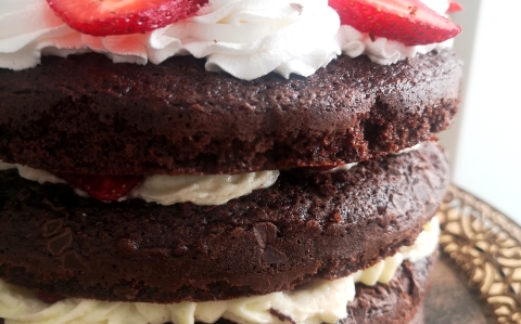Gyors vaníliás-epres brownie torta