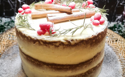 Karácsonyi gránátalmás mézeskalács torta