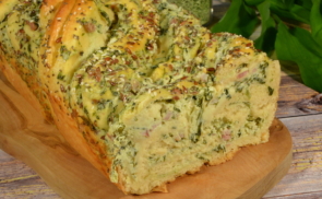 Medvehagymás, krémsajtos, sonkás babka