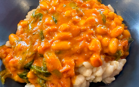 Babos-kókuszos curry nokedlivel