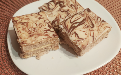 Mogyorókrémes, kekszes süti