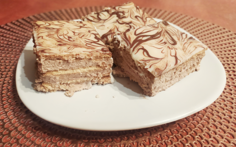 Mogyorókrémes, kekszes süti