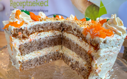 Karamellizált sárgarépás torta