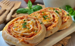 Pizzás tekercs kukoricával