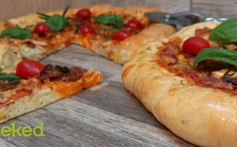 Sajtos szélű pizza